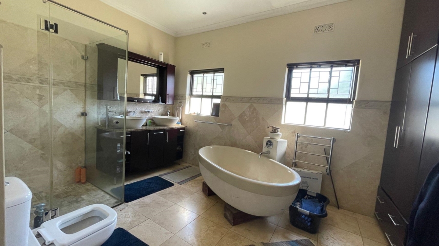 To Let 5 Bedroom Property for Rent in Durbanville Hills Western Cape